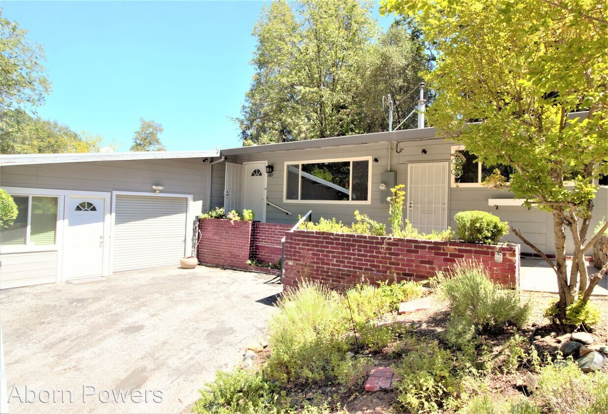 Primary Photo - 2 br, 1.5 bath House - 3107 Sheridan Street