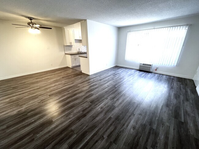 Building Photo - 3755 Mentone Ave