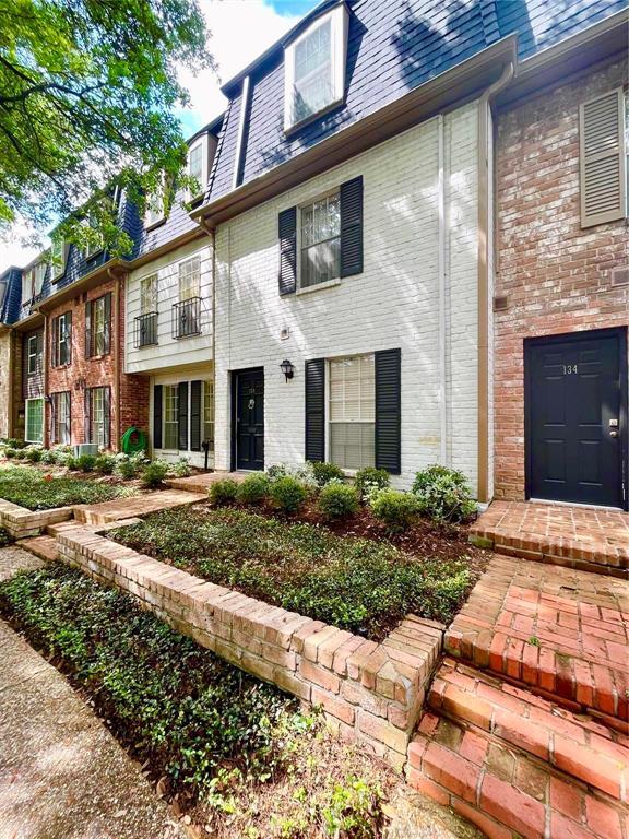 Foto principal - 361 N Post Oak Ln