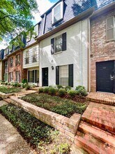 Building Photo - 361 N Post Oak Ln