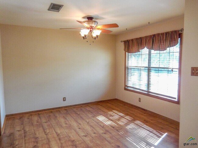 Foto del edificio - 1532 E Hankerson St