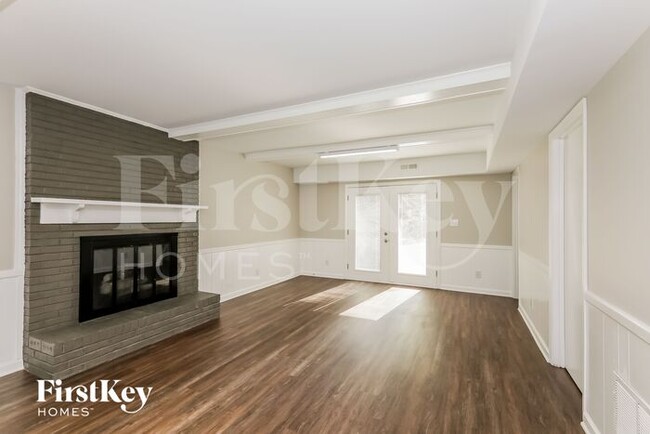 Foto del edificio - 15901 Lawing Ct