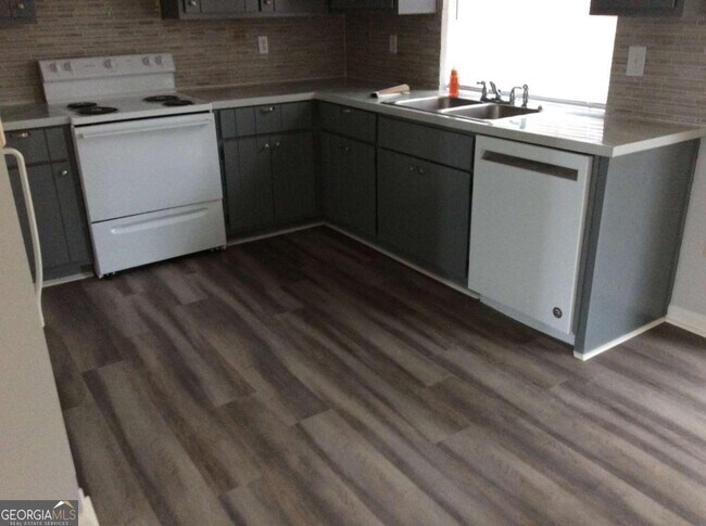 Foto del edificio - 106 Richard Way