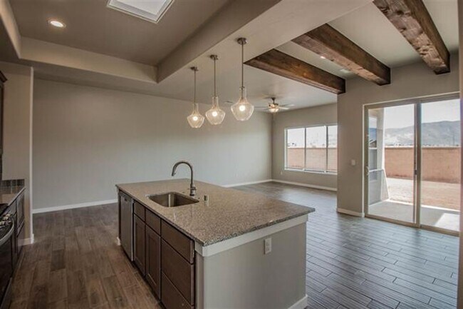 Building Photo - Spectacular 3 bed 2 bath home