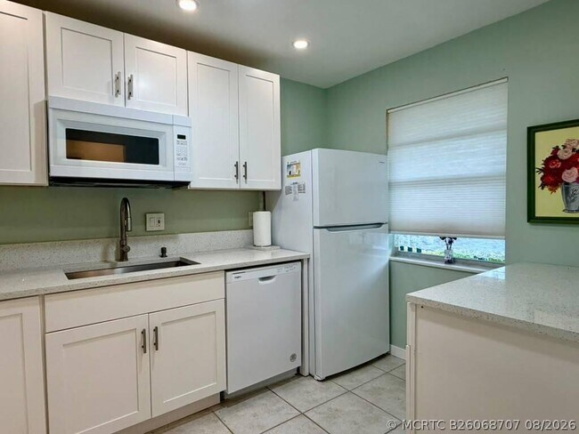 Foto del edificio - 311 Golden River Dr