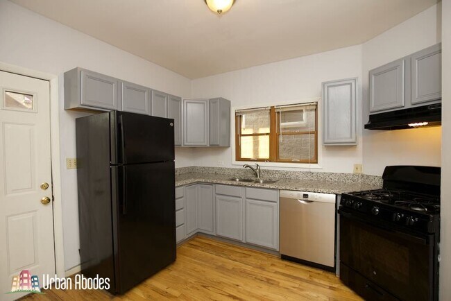Building Photo - 1342 W Hubbard St