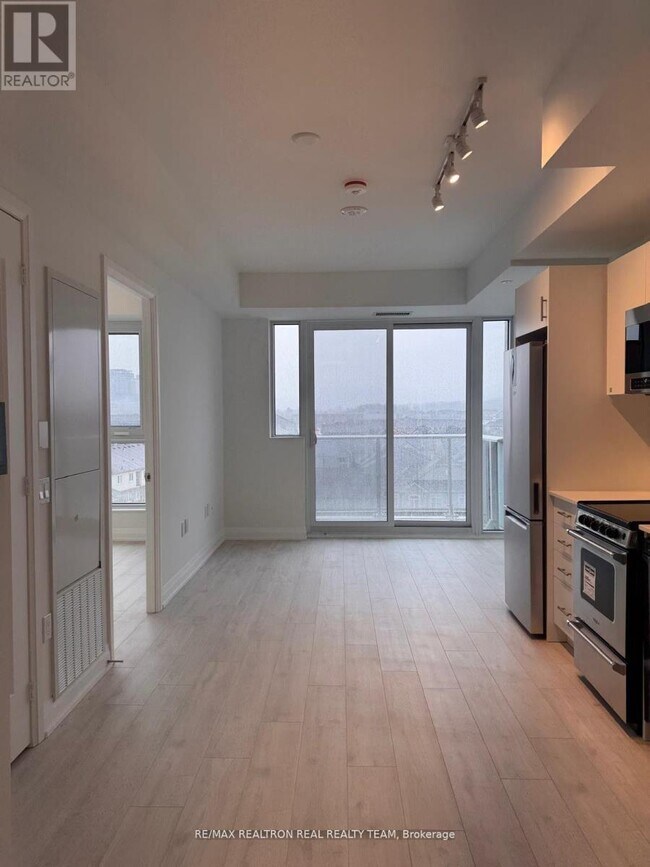 Photo du bâtiment - 412 Silver Maple Rd