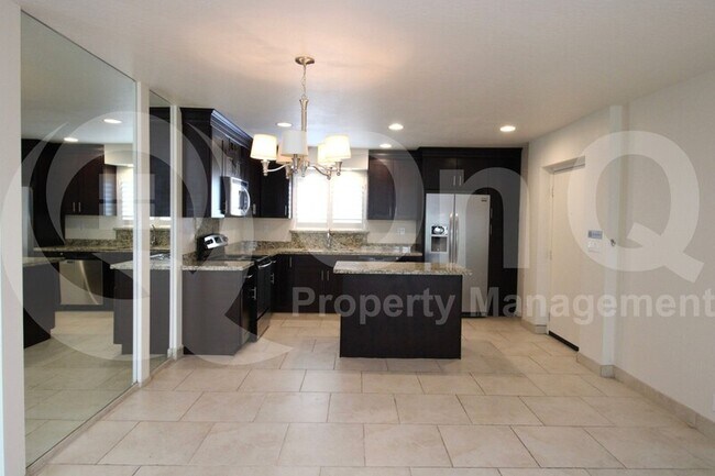 Building Photo - 4610 N 68th St