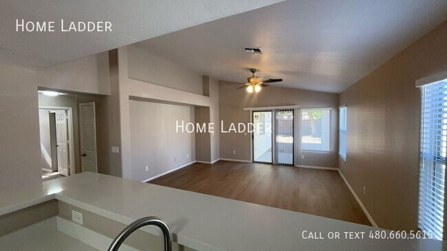 Foto del edificio - 15338 N 161st Dr