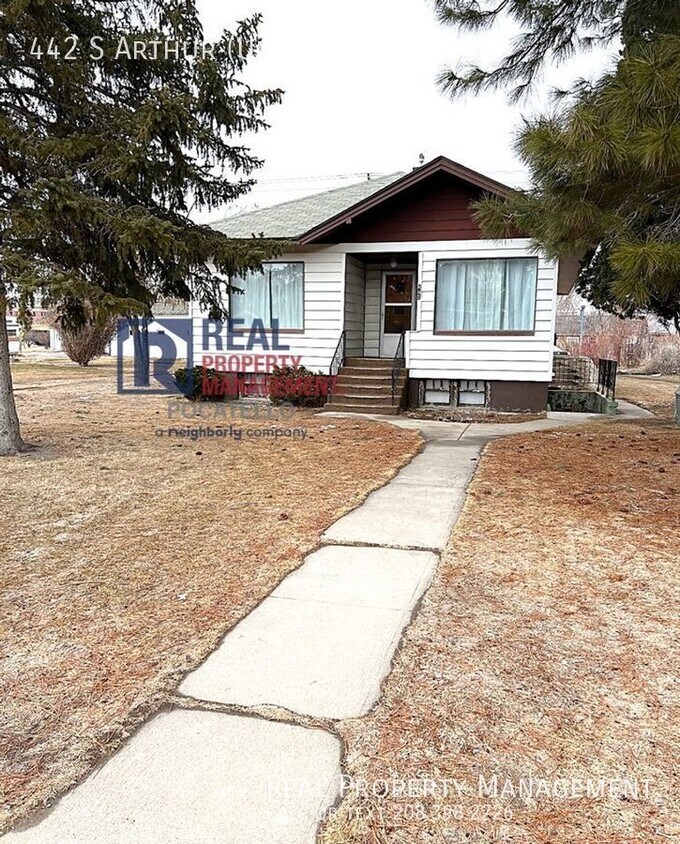 Primary Photo - 3 Bedroom 2 bath - Main Home - Pets Negoti...
