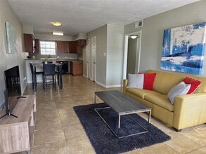 Building Photo - 1500 Oleander