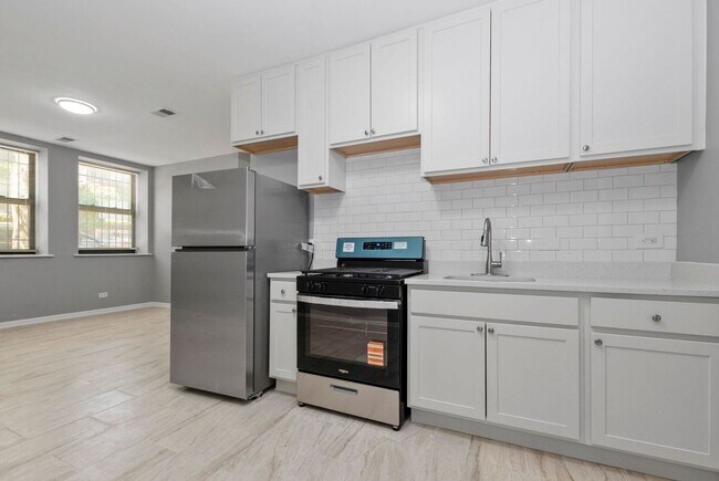 Foto del edificio - Two Bedroom in South Shore