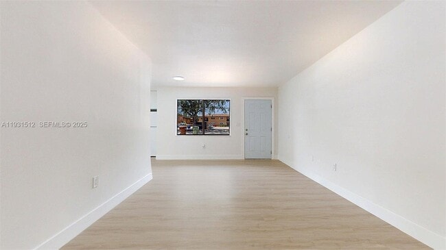 Building Photo - 1676 W 42nd St