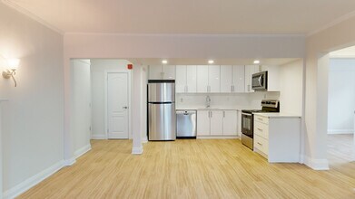 Building Photo - 316-320 Lonsdale Road