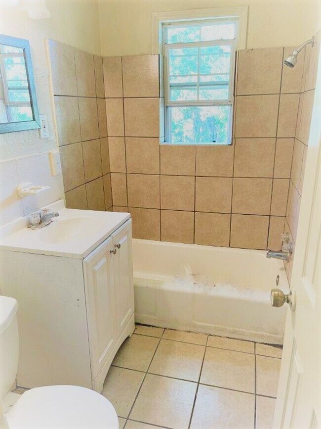 Foto del edificio - 409-411 Babb Drive