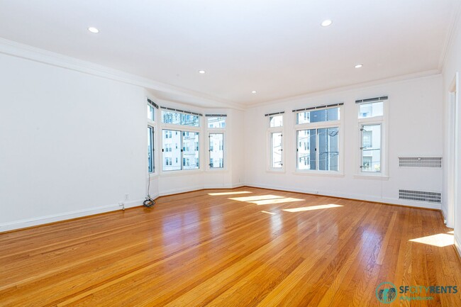 Building Photo - Pacific Heights: Spacious Corner Apartment...