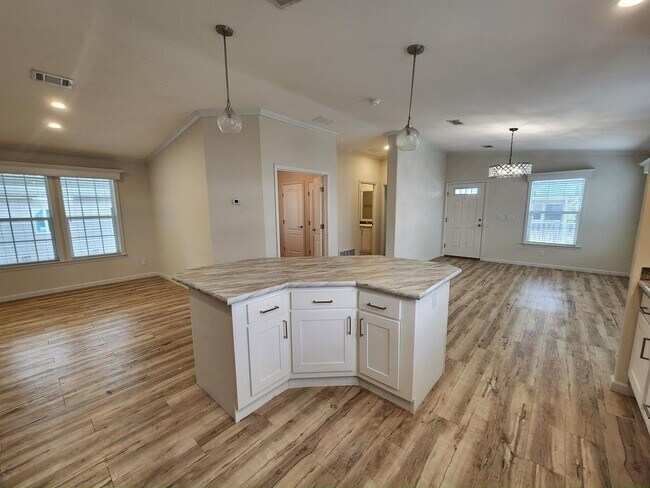 Building Photo - 215 Caviller Ct