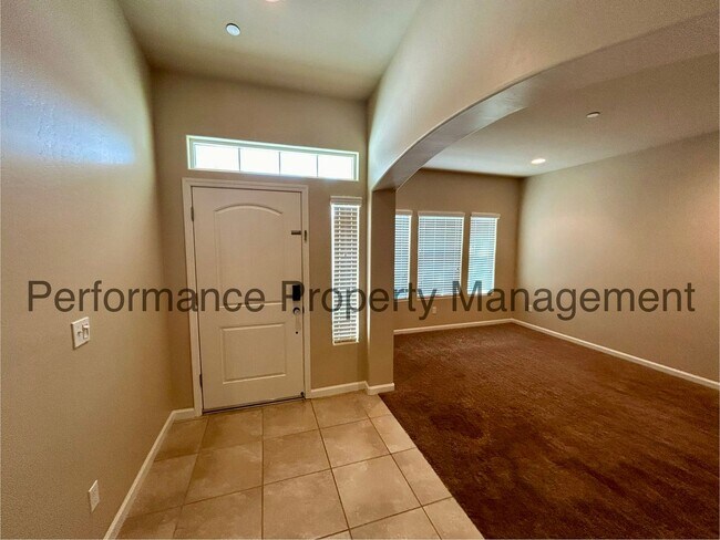 Building Photo - Stunning 4 Bed/3 Bath + Office in NW Baker...