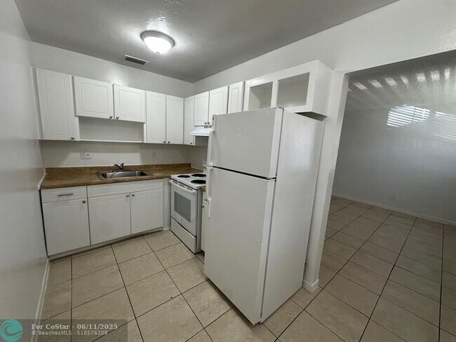 Foto del edificio - 6050 NW 8th St