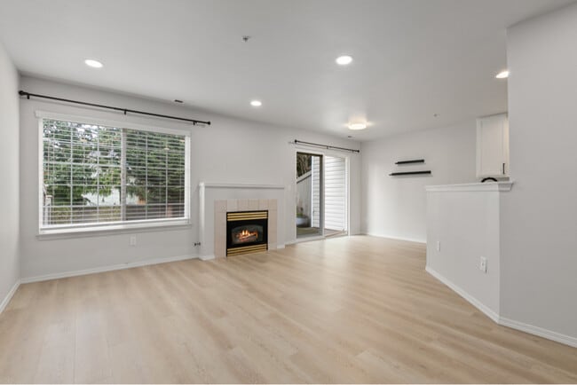 Building Photo - 4802 Nassau Ave NE