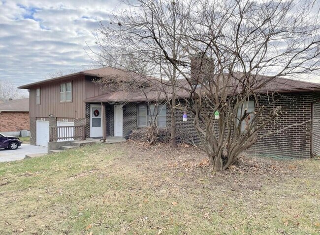 Building Photo - 760 Southampton Dr