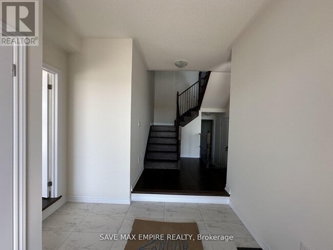 Building Photo - 2 Del Ray Cres