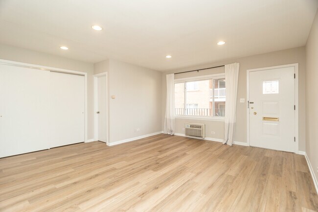 Building Photo - 211 Vine Ave