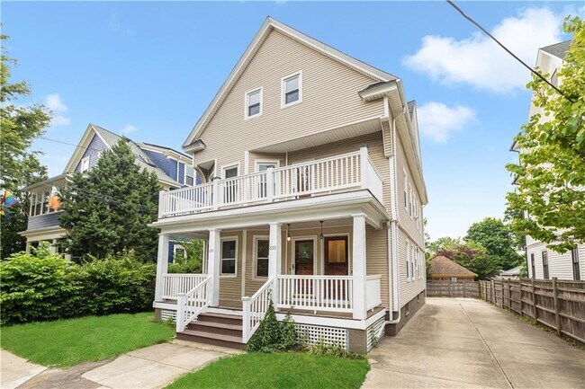 Building Photo - 693 Hope St