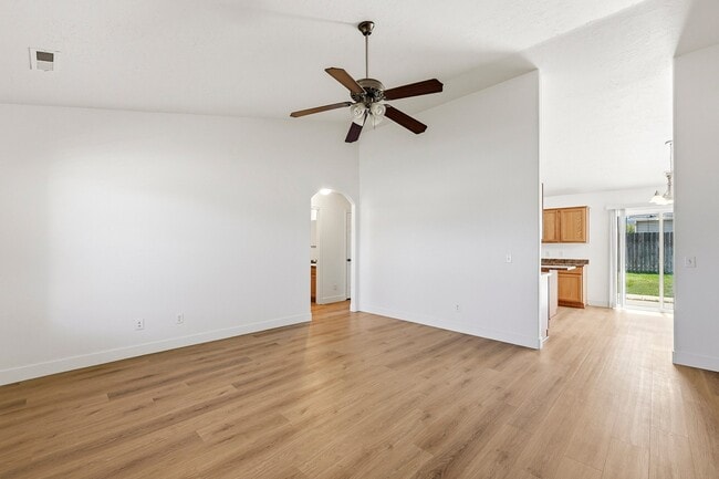 Building Photo - 473 W 2000 N