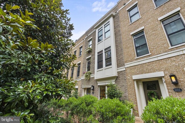 Building Photo - 1520 16th Ct N
