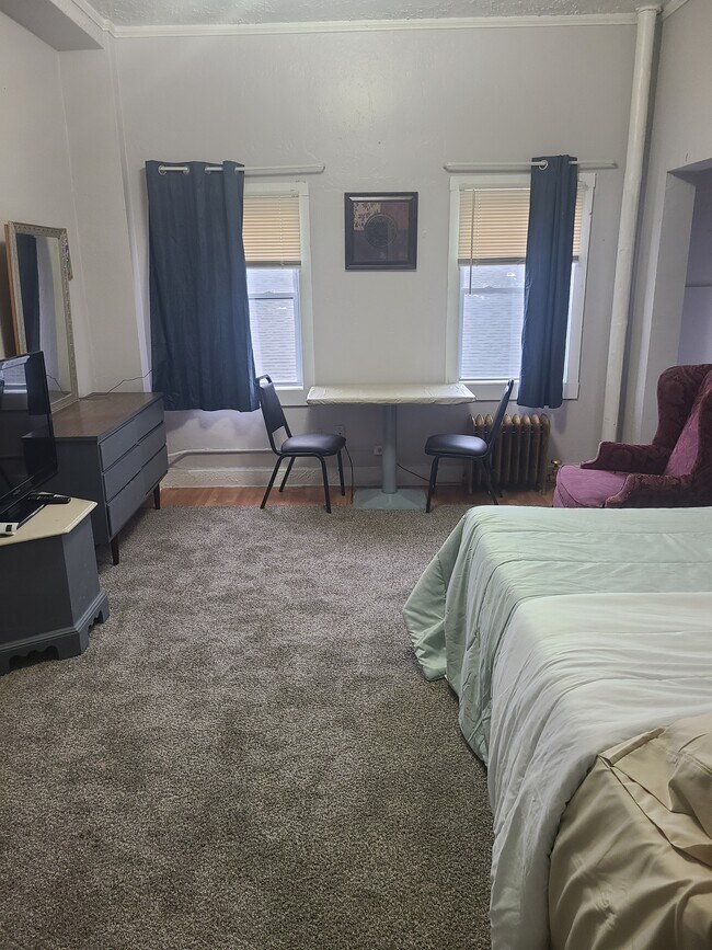 Building Photo - 2344 Prospect Ave E