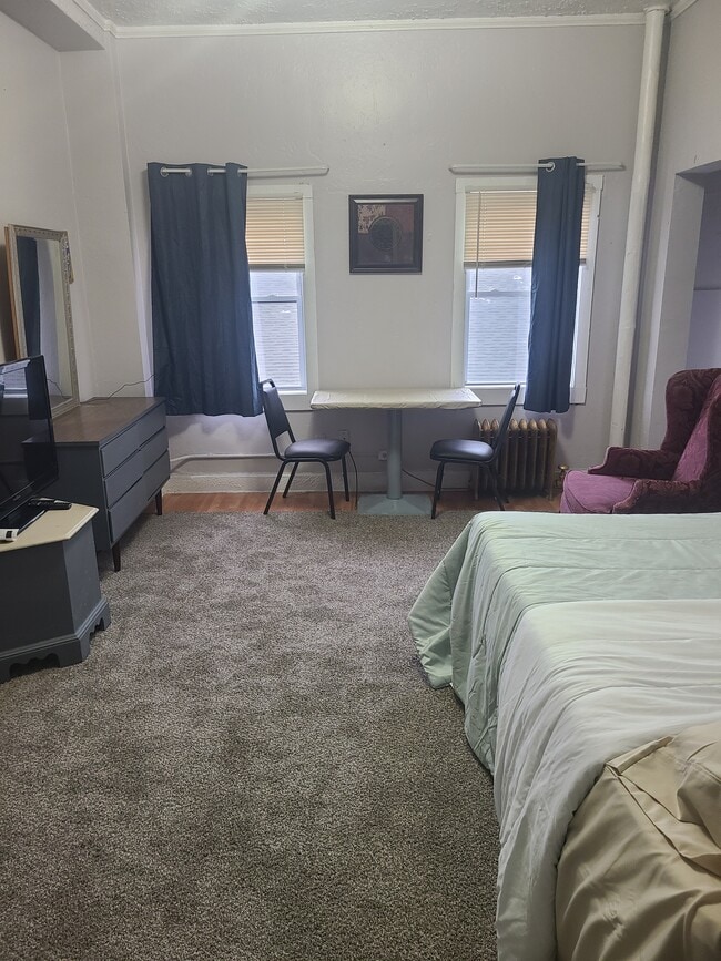 Building Photo - 2344 Prospect Ave E