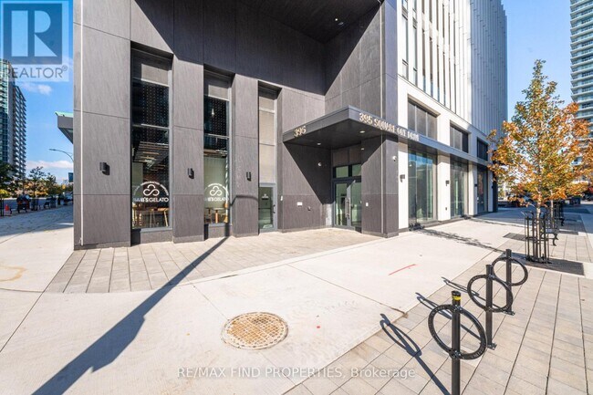 Photo du bâtiment - 395 Square One Dr