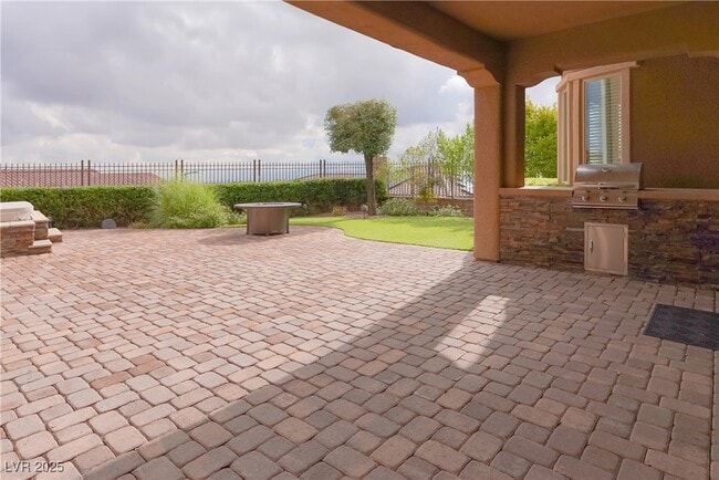 Building Photo - 304 Rezzo St