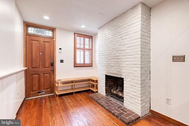 Foto del edificio - 223 E Churchill St