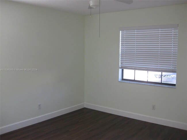Building Photo - 1501 Pinecrest Cir