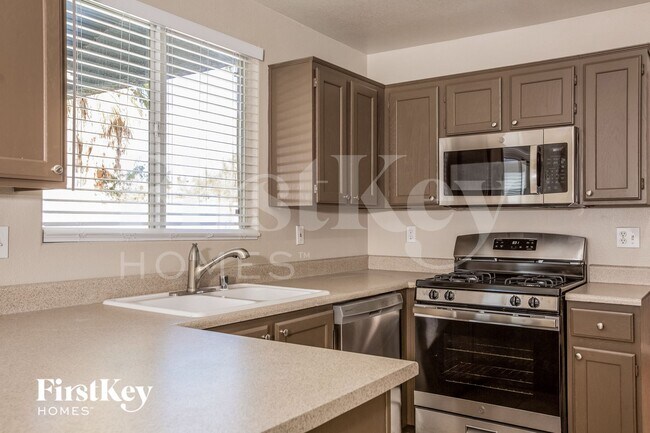 Building Photo - 9360 Willow Meadow Ct