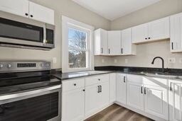 Foto del edificio - 946 N Main St