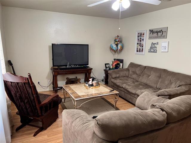 Foto del edificio - 1326-1328 S Travis St