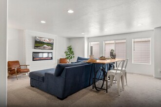 Building Photo - 569 Richland Vly St