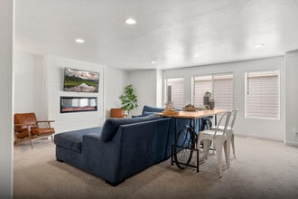 Building Photo - 569 Richland Vly St