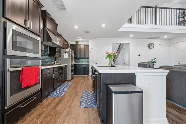 Building Photo - 317 Barton Oak Trl