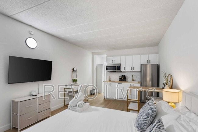 Building Photo - 7701 Lundy's Ln