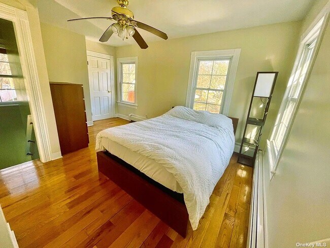 Foto del edificio - 342 Bayville Rd