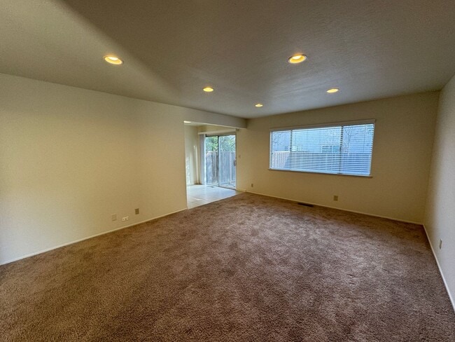 Photo - Pinehurst Ave 412-414 Apartment