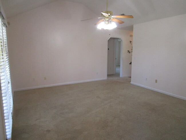 Building Photo - 2555 Nicholson Dr