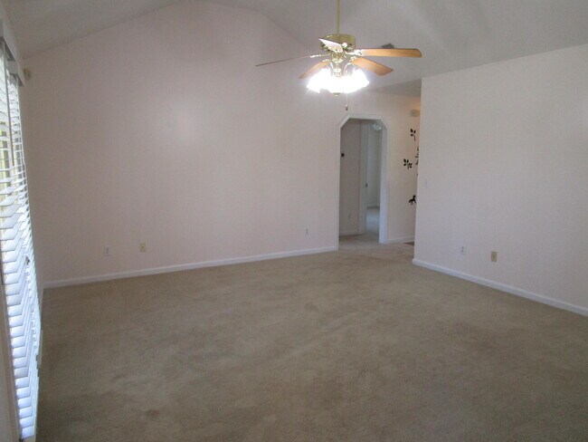 Foto del edificio - 2555 Nicholson Dr
