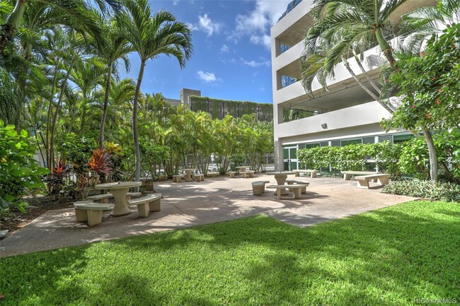 Peaceful Common Area to Hang Out - 1133 Waimanu St