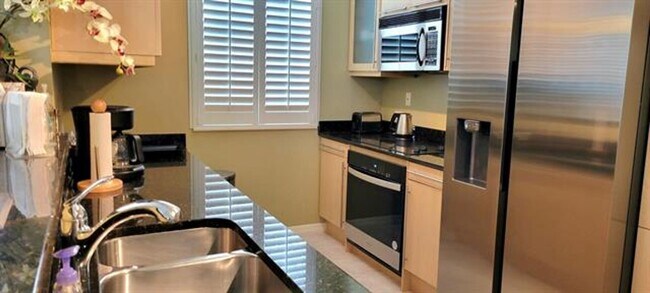 Building Photo - 2080 S Ocean Dr