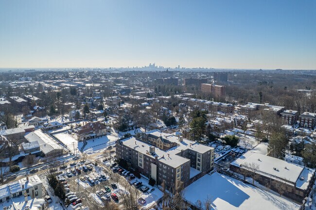 Contexto del centro de la ciudad - English Manor Apartments